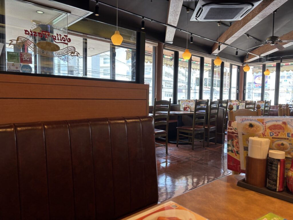 ジョリーパスタ　平日ランチメニューIMG_2227（大）店内